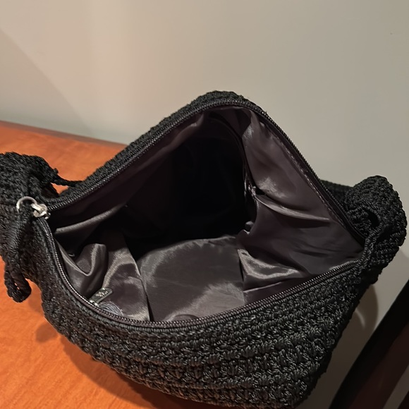 The Sak black shoulder bag. Excellent condition no rips or stains pet free home - Picture 6 of 6
